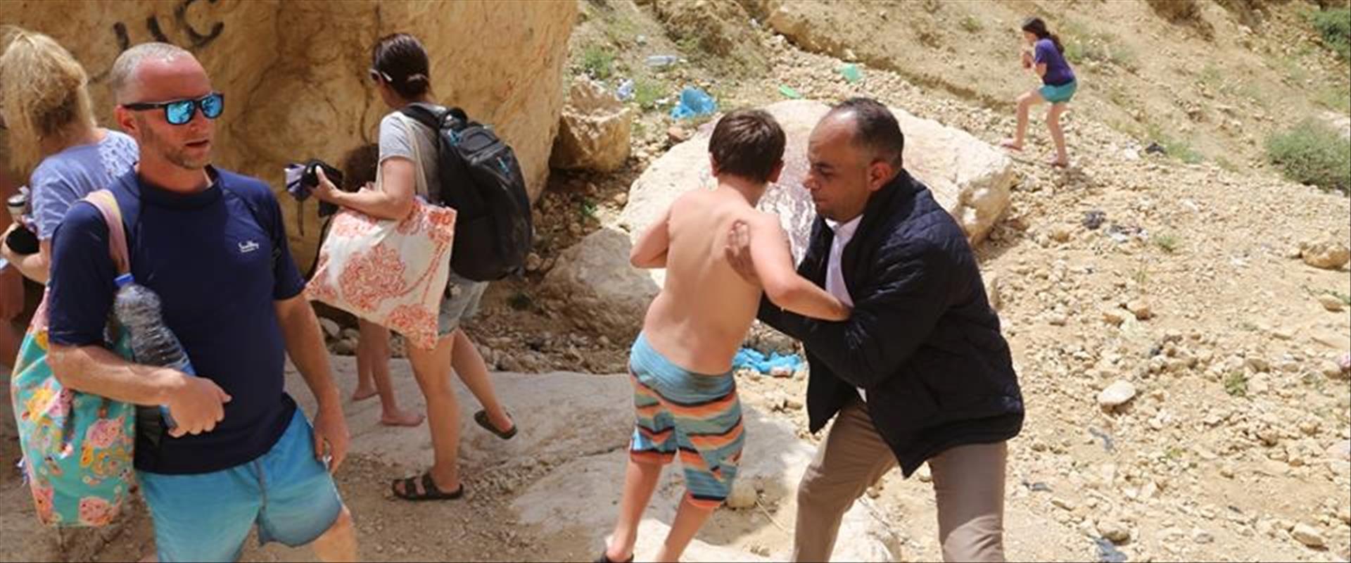 ראש עיריית קרק עוזר למטיילים הישראלים