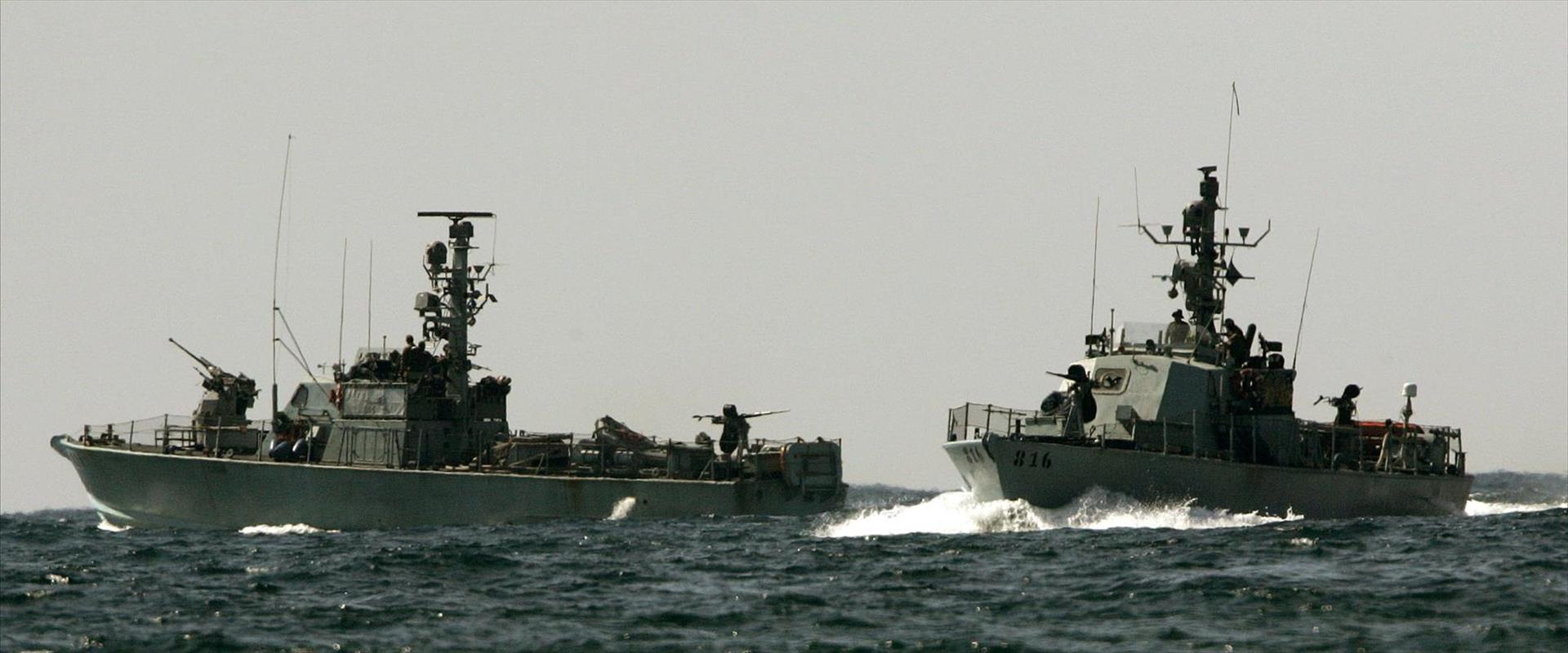 ספינות קרב ישראליות בגבול בין ישראל ללבנון