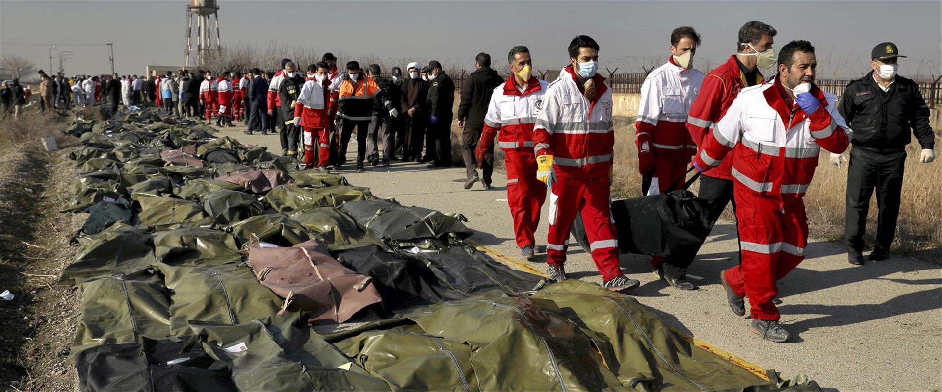 חילוץ גופות הנוסעים בטהראן, שלשום