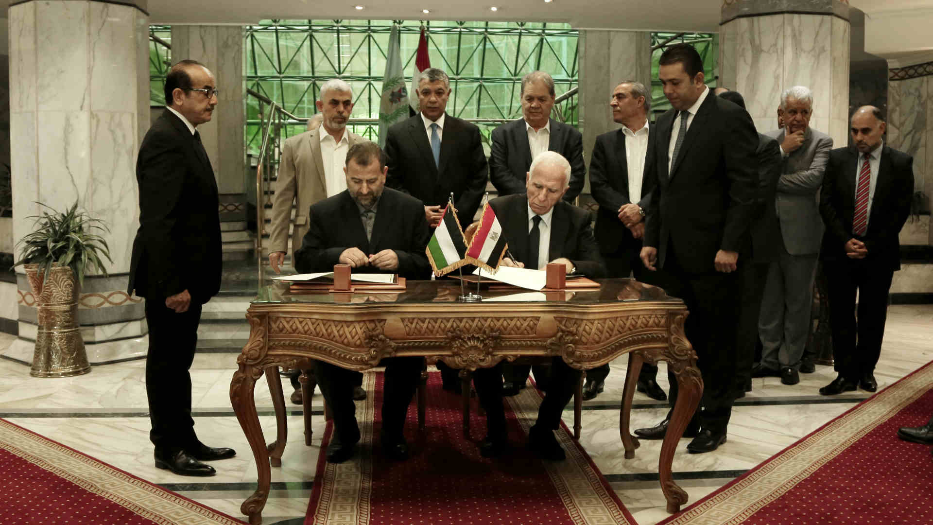 החתימה על ההסכם, היום בקהיר