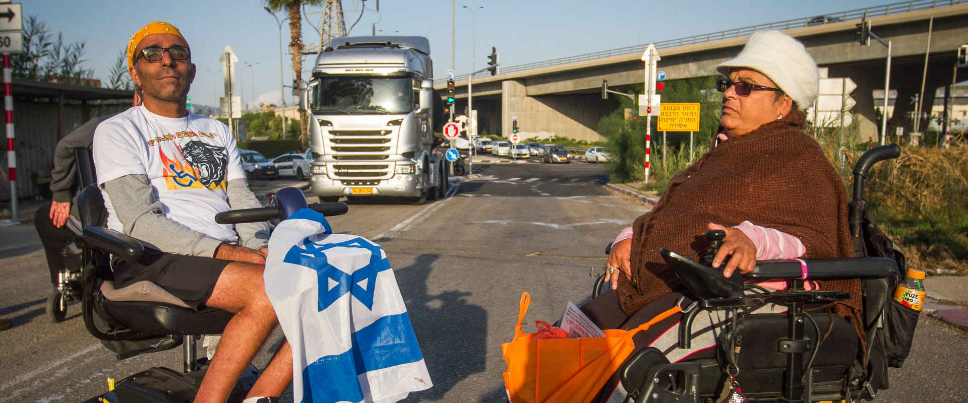 מפגינים נכים חוסמים כביש בחיפה, בחודש שעבר