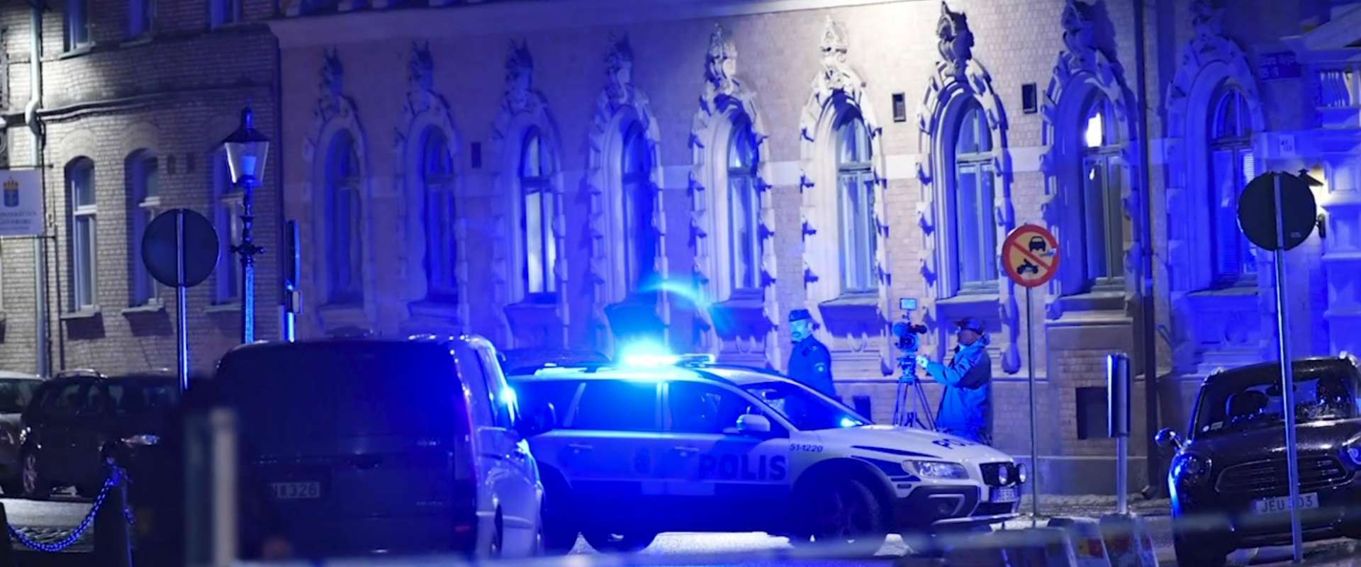 כוחות משטרה ליד בית הכנסת בגטבורג